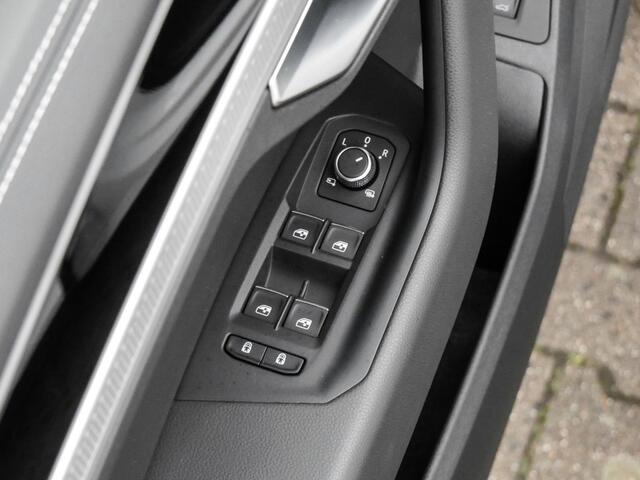 Volkswagen TOUAREG 3.0 TDI Grijs Kenteken ACC LUCHTVERING TREKHAAK COMFORTSTOELEN