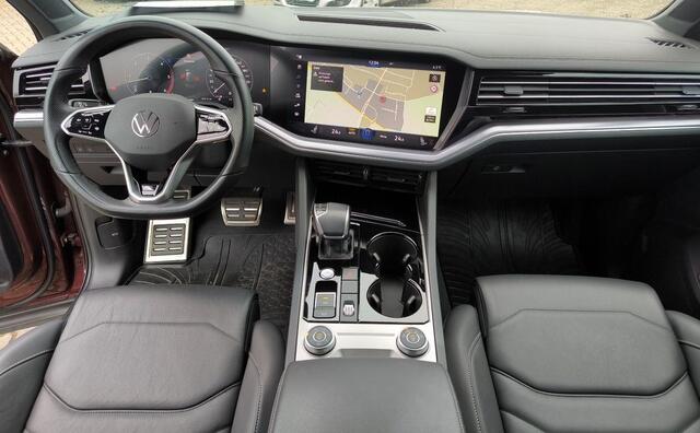 Volkswagen TOUAREG 3.0 TDI R-Line ACC Luchtvering Comfortstoelen Trekhaak