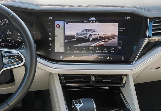 Volkswagen TOUAREG 3.0 TDI Elegance R-Line ACC Luchtvering Comfortstoelen Head-Up Dynaudio Stuurverwarming 360 Camera