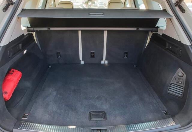 Volkswagen TOUAREG 3.0 TDI Elegance R-Line ACC Luchtvering Comfortstoelen Head-Up Dynaudio Stuurverwarming 360 Camera