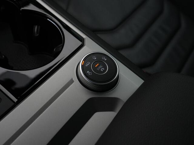 Volkswagen TOUAREG R 3.0 TSi 462 pk eHybrid 4MOTION | GRIJS KENTEKEN | Panoramadak | Trekhaak | Leder | Luchtvering