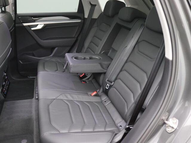 Volkswagen TOUAREG 3.0 TSi eHybrid 4MOTION Elegance 381PK DSG matrix led, trekhaak, 360gr. camera, adaptive cruise, head-up, keyless, side assist, luchtvering, 21" lichtmetaal