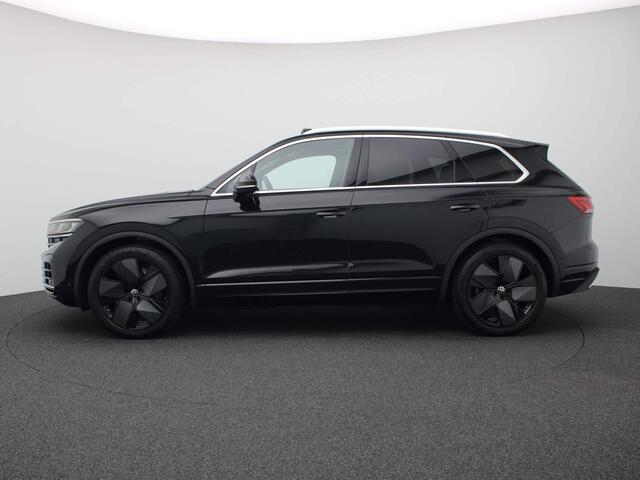 Volkswagen TOUAREG 3.0 TSi eHybrid 4MOTION Elegance 381PK DSG 360 gr. camera, head-up, trekhaak, leder, stoelventilatie, luchtvering, keyless, stoelverwarming&koeling, virtual pedal, alarm, 21'' lichtmetaal