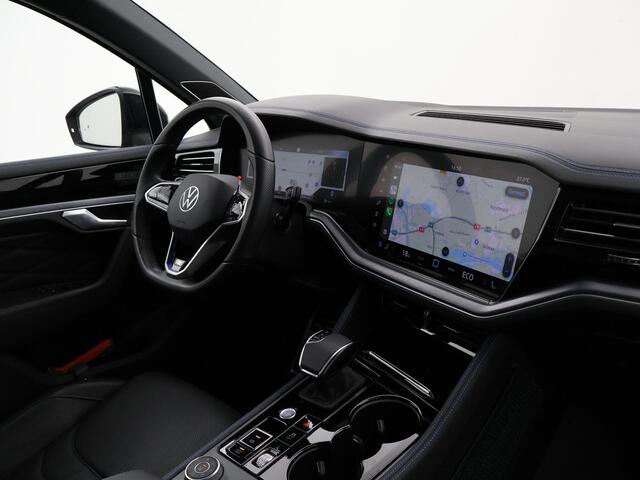 Volkswagen TOUAREG R 3.0 TSi V6 eHybrid 4MOTION R 462 PK *CHILI RED* + PANORAMA | STOELVENTILATIE | LUCHTVERING | DYNAUDIO | HEAD-UP DISPLAY