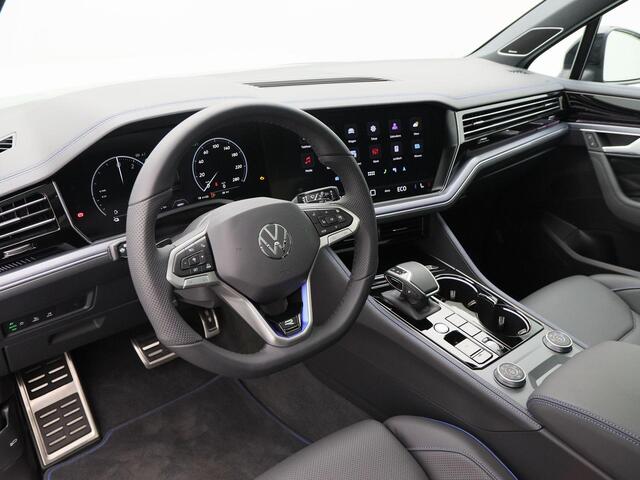 Volkswagen TOUAREG 3.0 TSi eHybrid 463 Pk 4MOTION R-Line | 360° Camera | Full LED | Trekhaak | Panoramadak | DynAudio | Head-Up | Digitaal Dashboard | 22 Inch