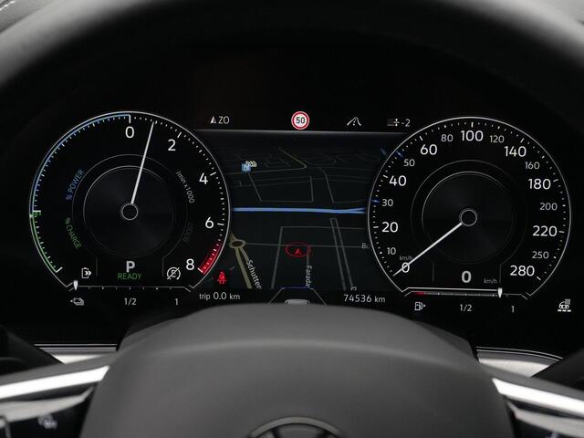 Volkswagen TOUAREG 3.0 TSi eHybrid 340 pk Tiptronic 4MOTION Elegance | Panoramadak | Luchtvering | 360 camera | IQ Light | Standkachel | 21 inch