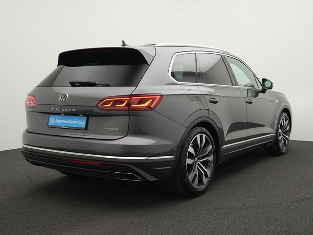 Volkswagen TOUAREG 3.0 TSi eHybrid 340 pk Tiptronic 4MOTION Elegance | Panoramadak | Luchtvering | 360 camera | IQ Light | Standkachel | 21 inch