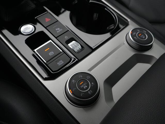 Volkswagen TOUAREG 3.0 TSi eHybrid 340 pk Tiptronic 4MOTION Elegance | Panoramadak | Luchtvering | 360 camera | IQ Light | Standkachel | 21 inch