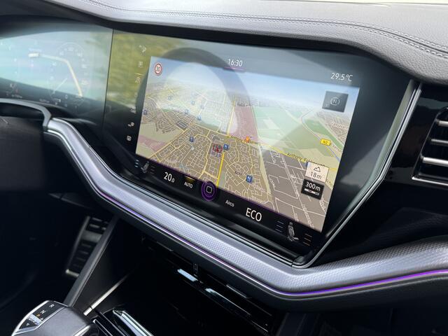 Volkswagen TOUAREG 3.0 TSI 340pk 4Motion DSG / Aut. R-Line Blackstyle Comfortleder Luchtvering 4wiel besturing 102dkm!!