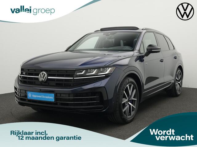 Volkswagen TOUAREG 3.0 TSi 462 pk tiptronic eHybrid 4MOTION R | Panoramadak | Servosluiting portieren | Leder 'Vienna' | Head-Up Display | Geheugenstoelen | Rondomzicht camera