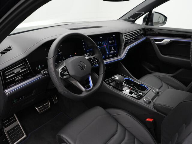 Volkswagen TOUAREG 3.0 TSi 462 pk tiptronic eHybrid 4MOTION R | Panoramadak | Servosluiting portieren | Leder 'Vienna' | Head-Up Display | Geheugenstoelen | Rondomzicht camera