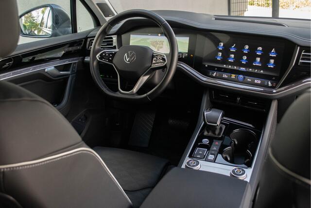 Volkswagen TOUAREG 3.0 TSI eHybrid 4MOTION / Luchtvering/ Standkachel/ Massagefunctie/ Panoramadak/ Trekhaak/ 280kW (381PK)