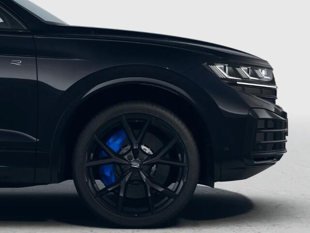 Volkswagen TOUAREG R Edition 3.0 eHybrid 462 PK 8 versn. DSG · Nachtzichtassistent · Comfort Pakket · Trekhaak inklapbaar, met elektrische ont grendeling, incl. aanhangwagenmanoeuvreerhulp 'Trailer Assist' · Zijruiten achter en achterruit getint, 82% lichtabsorberend en gel