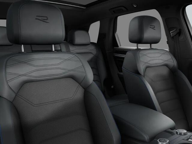 Volkswagen TOUAREG R Edition 3.0 eHybrid 462 PK 8 versn. DSG · Nachtzichtassistent · Comfort Pakket · Trekhaak inklapbaar, met elektrische ont grendeling, incl. aanhangwagenmanoeuvreerhulp 'Trailer Assist' · Zijruiten achter en achterruit getint, 82% lichtabsorberend en gel