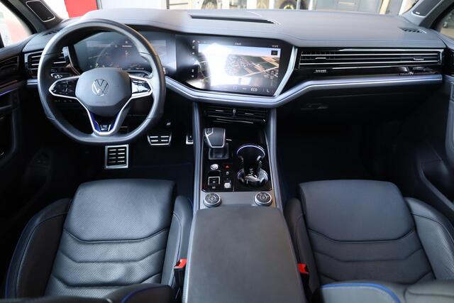 Volkswagen TOUAREG 3.0 TSi eHybrid 4MOTION R 340KW/462PK DSG, 60 mnd / 100.000km garantie, area view, Harman Kardon, head up, puglia leder, panoramadak, trekhaak, 22" LMV zwart, ergo lederen stoelen met elektrische verstelling en geheugen, r-line in en exterieur, camera voo