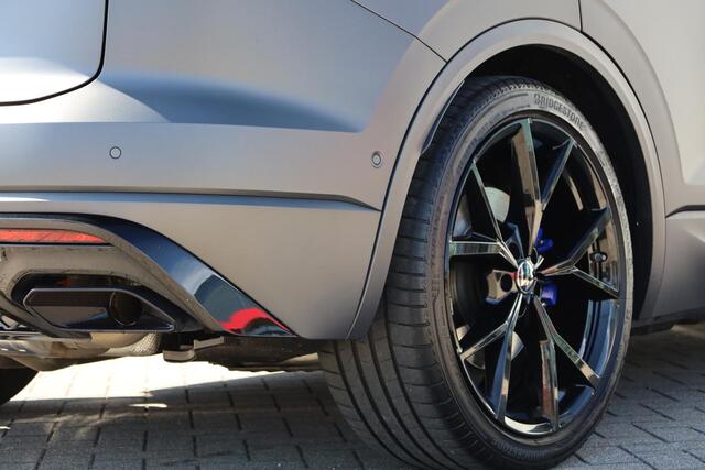 Volkswagen TOUAREG 3.0 TSi eHybrid 4MOTION R 340KW/462PK DSG, 60 mnd / 100.000km garantie, area view, Harman Kardon, head up, puglia leder, panoramadak, trekhaak, 22" LMV zwart, ergo lederen stoelen met elektrische verstelling en geheugen, r-line in en exterieur, camera voo