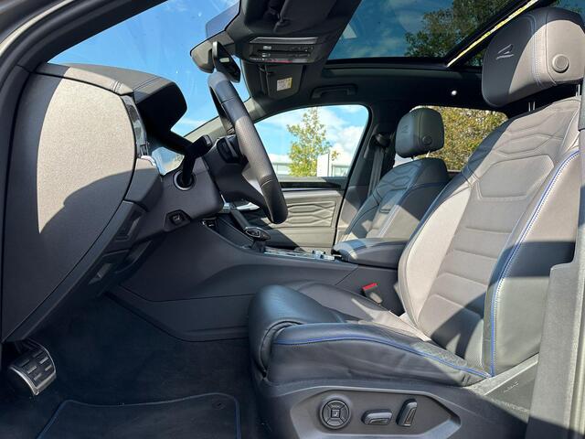 Volkswagen TOUAREG 3.0 TSi eHybrid 4MOTION R 462 PK | Trekhaak | Pano | Siliziumgrau Mat