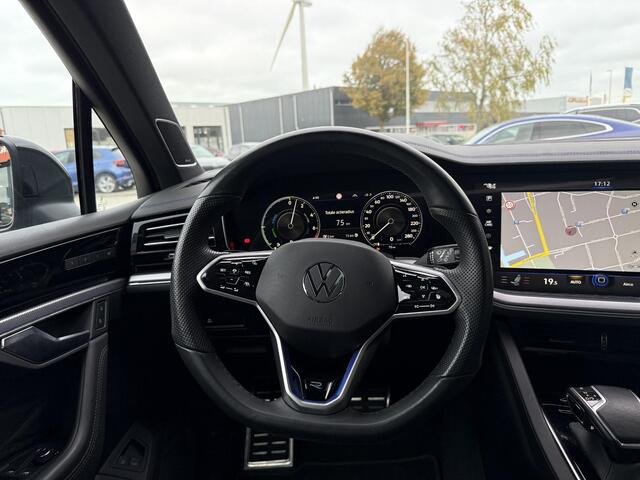 Volkswagen TOUAREG 3.0 TSi 462 Pk Automaat 4Motion R | Panoramadak | Adaptive Cruise | Black Style | Dynaudio | Trekhaak | Stoelverwarming | Stoelmassage | Carplay| Camera 360 | LED | 73.075 Km!!