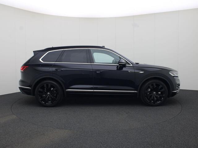 Volkswagen TOUAREG 3.0 TSi 280kW/381PK 4MOTION R Elegance · Panoramadak · Leder · Luchtvering
