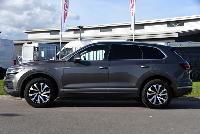 Volkswagen TOUAREG 3.0 TDI V6 Grijs Kenteken Bpm Vrij Adaptieve Cruise, Camera, Carplay, LED, 3500kg Trekhaak, Stoelverwarming, Automaat, Multimedia, 232pk, BOM VOL