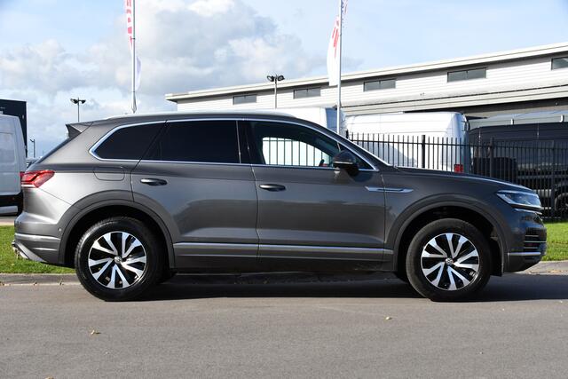 Volkswagen TOUAREG 3.0 TDI V6 Grijs Kenteken Bpm Vrij Adaptieve Cruise, Camera, Carplay, LED, 3500kg Trekhaak, Stoelverwarming, Automaat, Multimedia, 232pk, BOM VOL