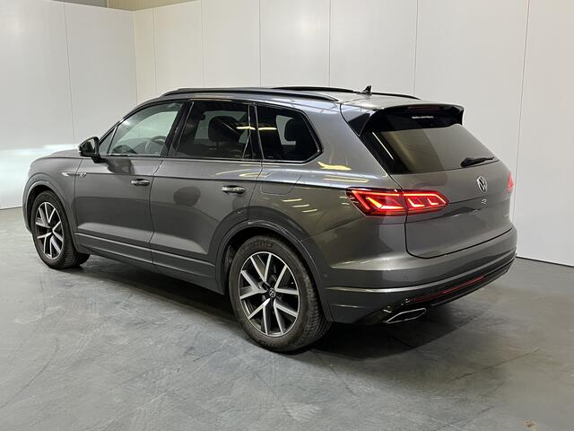 Volkswagen TOUAREG 3.0 TSi 4MOTION R / AUTOMAAT/ PANO/ 2X R-LINE/ 462PK/ LUCHTVERING/ LEER/ HEAD-UP DISPLAY/ ADAPT. CRUISE/ MATRIX/ RIJ-MODI/ NAVI/ PARK. SENSOREN + CAMERA/ STOEL-STUUR V ERWARM./ 4-ZONE CLIMA