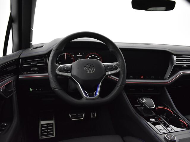Volkswagen TOUAREG R Edition 3.0 eHybrid 462 pk 8 versn. · Comfort pakket · Nachtzichtassistent (night vision) · Opberg pakket · Trekhaak inclusief aanhangermanoeuvreerhulp 'trailer assist'