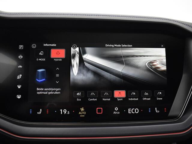 Volkswagen TOUAREG R Edition 3.0 eHybrid 462 pk 8 versn. · Comfort pakket · Nachtzichtassistent (night vision) · Opberg pakket · Trekhaak inclusief aanhangermanoeuvreerhulp 'trailer assist'