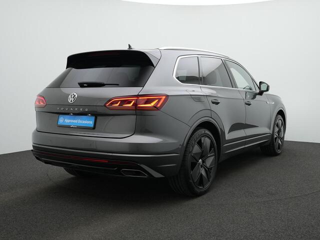 Volkswagen TOUAREG 3.0 TSI 340 pk tiptronic R-Line | Panoramadak | Trekhaak | Luchtvering | Savona leder | Geheugenstoelen | Head-up display | IQ Light | Dynaudio