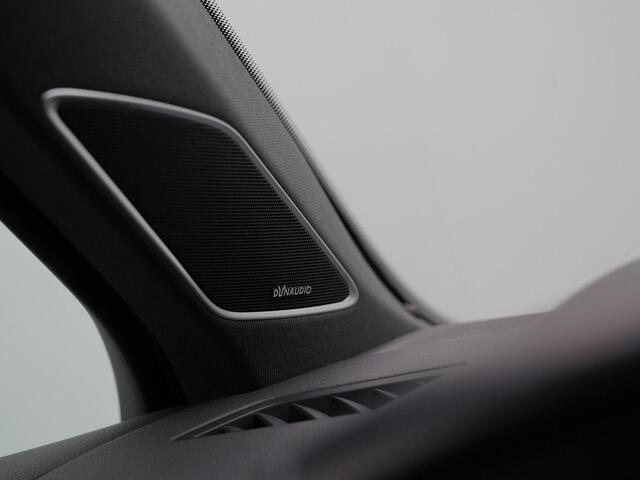 Volkswagen TOUAREG 3.0 TSI 340 pk tiptronic R-Line | Panoramadak | Trekhaak | Luchtvering | Savona leder | Geheugenstoelen | Head-up display | IQ Light | Dynaudio