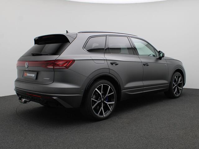Volkswagen TOUAREG 3.0 TSi eHybrid 4MOTION R Edition 463PK Aut. Trekhaak, 22" LM Velgen, Pano-Schuifdak, Puglia Leder, 360gr. Camera, Stoelverwarming & Koeling, Memorystoel, Servosluiting, Head-Up Display