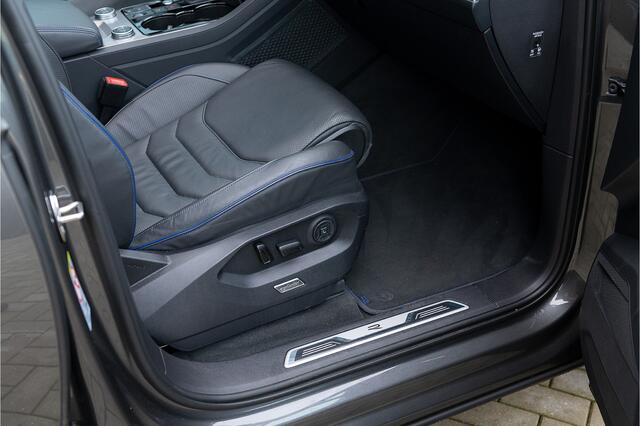 Volkswagen TOUAREG R 3.0 V6 TSI eHybrid 4M Panodak Puglia Luchtv. Massage Head up 360 Stoelvent Trekhaak