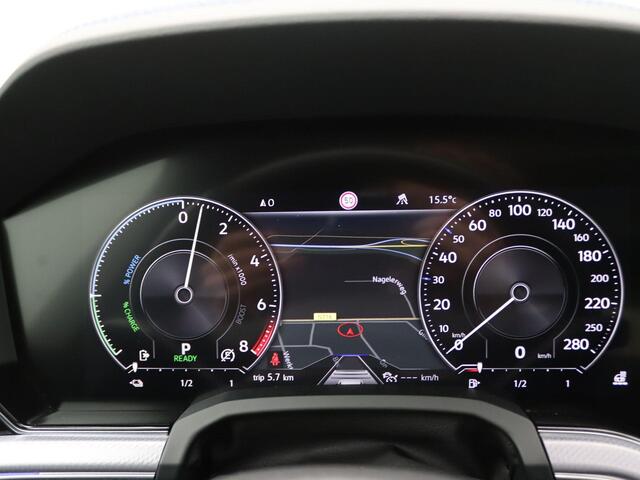 Volkswagen TOUAREG 3.0 TSi e-Hybrid 4MOTION R 463PK Aut. Pano-Schuifdak, 21" LM Velgen, Luchtvering, Keyless, Alarm, Nachtzichtcamera, Servosluiting, Trekhaak, Stoel-Stuurverwarming