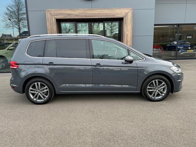 Volkswagen TOURAN 1.5 TSI 150pk DSG Highline 7-persoons | Dode hoek | Virtual cockpit | Navi | Rijklaar incl. garantie