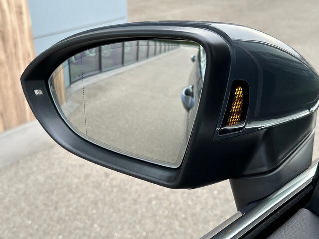 Volkswagen TOURAN 1.5 TSI 150pk DSG Highline 7-persoons | Dode hoek | Virtual cockpit | Navi | Rijklaar incl. garantie