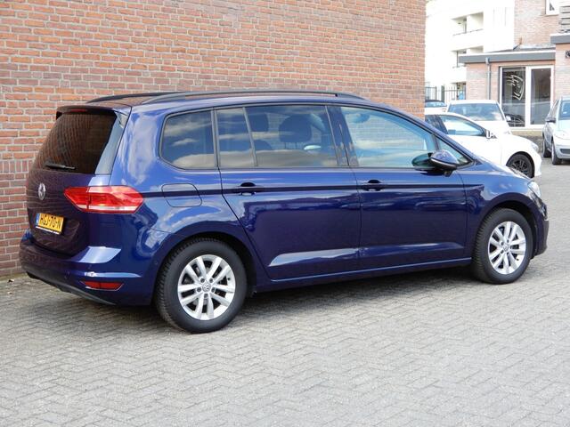 Volkswagen TOURAN 1.2 TSI CONNECTED SERIES 7P