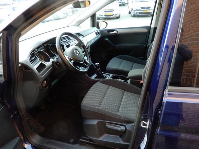 Volkswagen TOURAN 1.2 TSI CONNECTED SERIES 7P