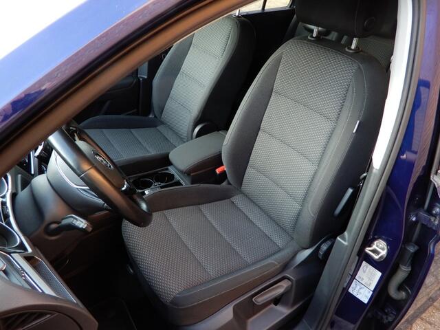 Volkswagen TOURAN 1.2 TSI CONNECTED SERIES 7P