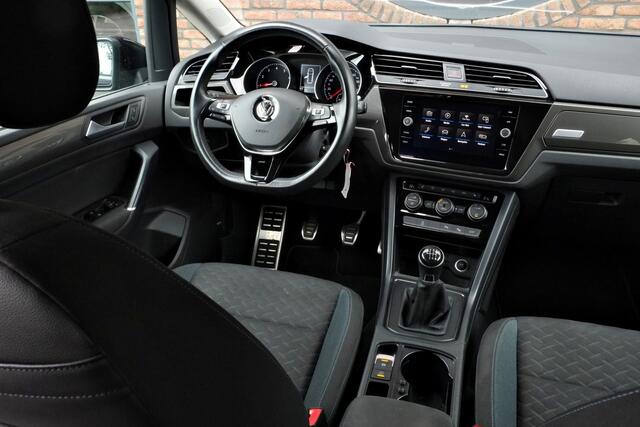 Volkswagen TOURAN 1.5 TSI R-LINE 7p Trekhaak, Achteruitrijcamera