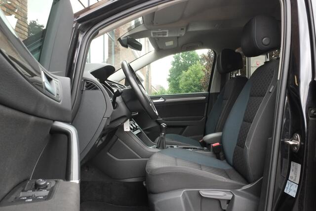 Volkswagen TOURAN 1.5 TSI R-LINE 7p Trekhaak, Achteruitrijcamera