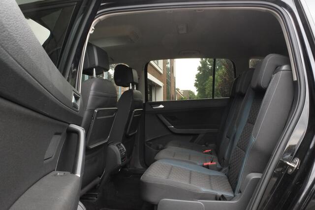 Volkswagen TOURAN 1.5 TSI R-LINE 7p Trekhaak, Achteruitrijcamera