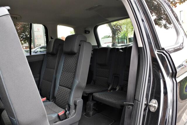 Volkswagen TOURAN 1.5 TSI R-LINE 7p Trekhaak, Achteruitrijcamera