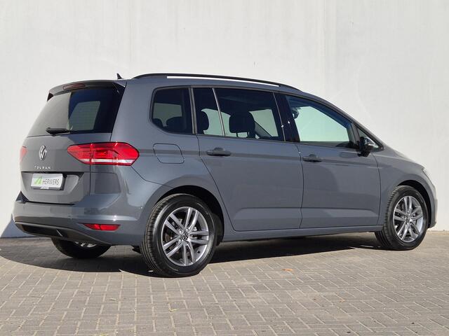 Volkswagen TOURAN 1.5 TSI Comfortline Business 7p Automaat / Keyless-pakket / Adaptief cruise control / Apple Carplay Android Auto / Stoelverwarming / Elektrische bedienbare achterklep / Keyless Entry/Start / Climate control /