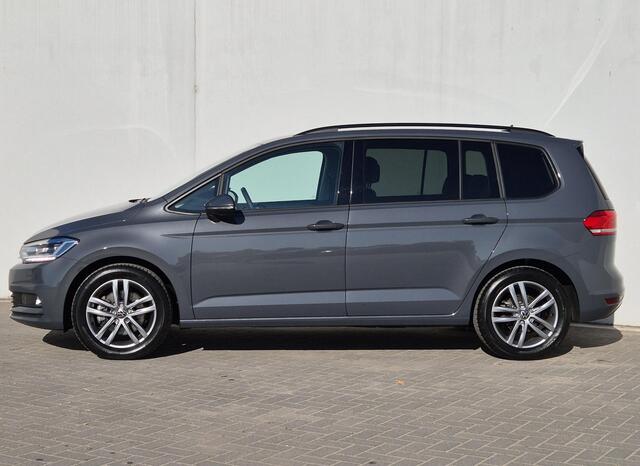 Volkswagen TOURAN 1.5 TSI Comfortline Business 7p Automaat / Keyless-pakket / Adaptief cruise control / Apple Carplay Android Auto / Stoelverwarming / Elektrische bedienbare achterklep / Keyless Entry/Start / Climate control /