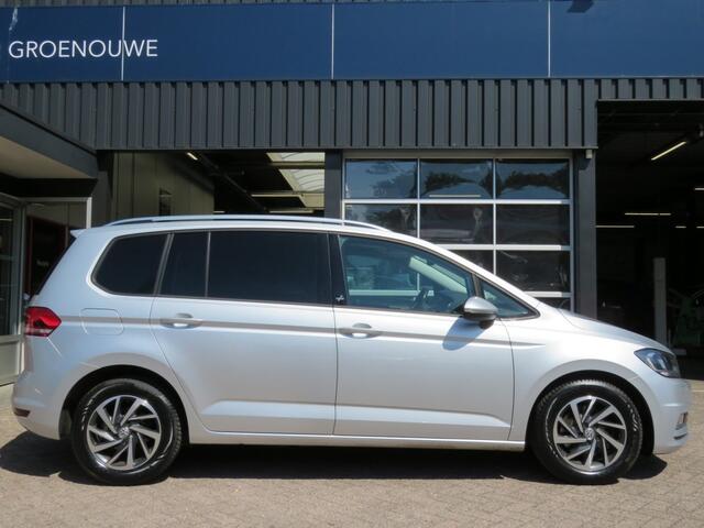 Volkswagen TOURAN 1.2 TSI CON. SERIES ,,SOUND'' / Camera / Wegklap.haak / Stoelverwarming /