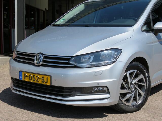 Volkswagen TOURAN 1.2 TSI CON. SERIES ,,SOUND'' / Camera / Wegklap.haak / Stoelverwarming /