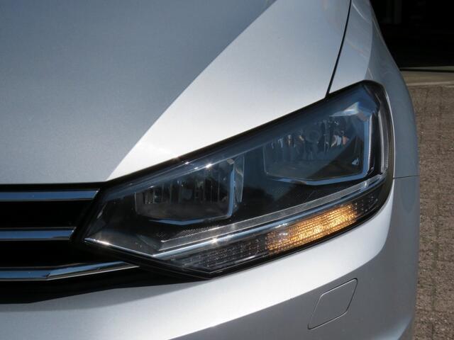 Volkswagen TOURAN 1.2 TSI CON. SERIES ,,SOUND'' / Camera / Wegklap.haak / Stoelverwarming /