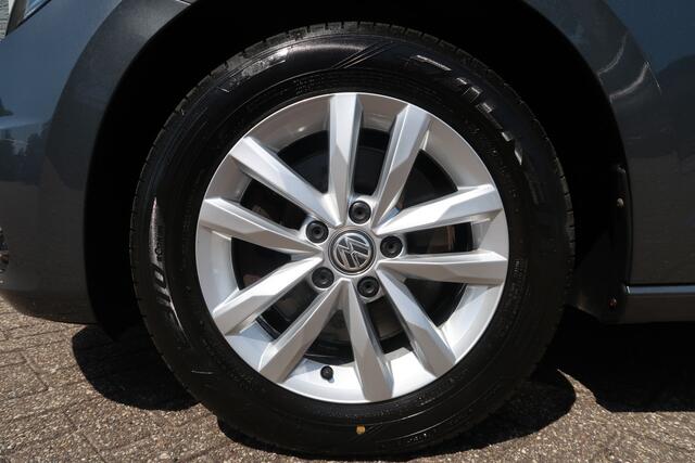 Volkswagen TOURAN 1.4 TSI Highline 7p Zeer nette en complete auto met Geïntrigeerde kinder verhoging