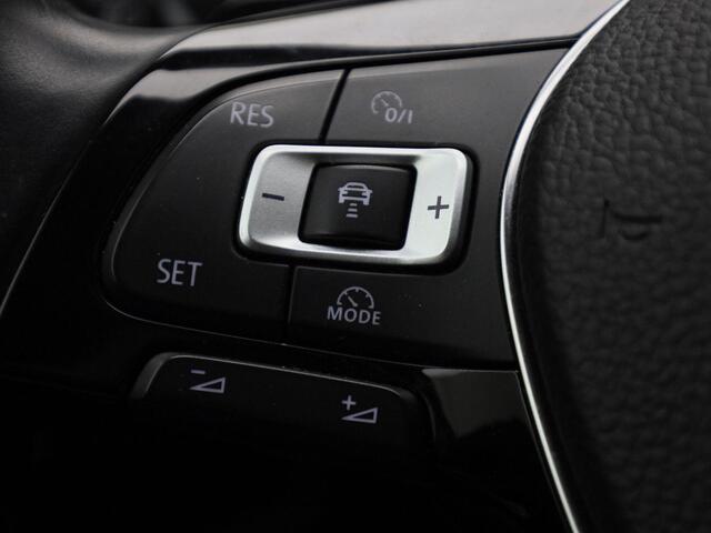 Volkswagen TOURAN Comfortline 1.4 110kW/150PK TSI DSG 7-Persoons · Navigatie · Trekhaak · Stoelverwarming · Apple Car Play ·