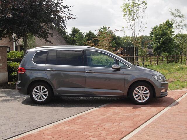 Volkswagen TOURAN 1.4 TSI Highline 7persoons | Automaat | Trekhaak | Parkeersensoren | Cruise Control |
